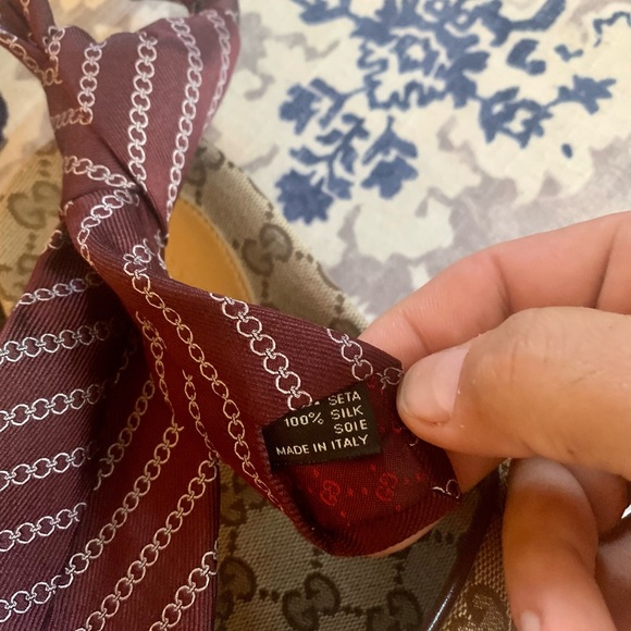 Gucci tie Maroon in color..silk. Very nice for any attire. Like new with style. - Picture 3 of 5